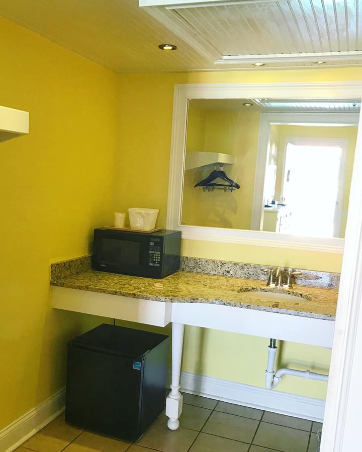 Sea And Breeze Hotel And Condo - thumb 39