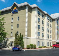 Comfort Inn & Suites near Six Flags - Accommodation Los Angeles