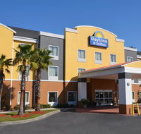 Days Inn  Suites by Wyndham Savannah North I-95 - Accommodation Los Angeles