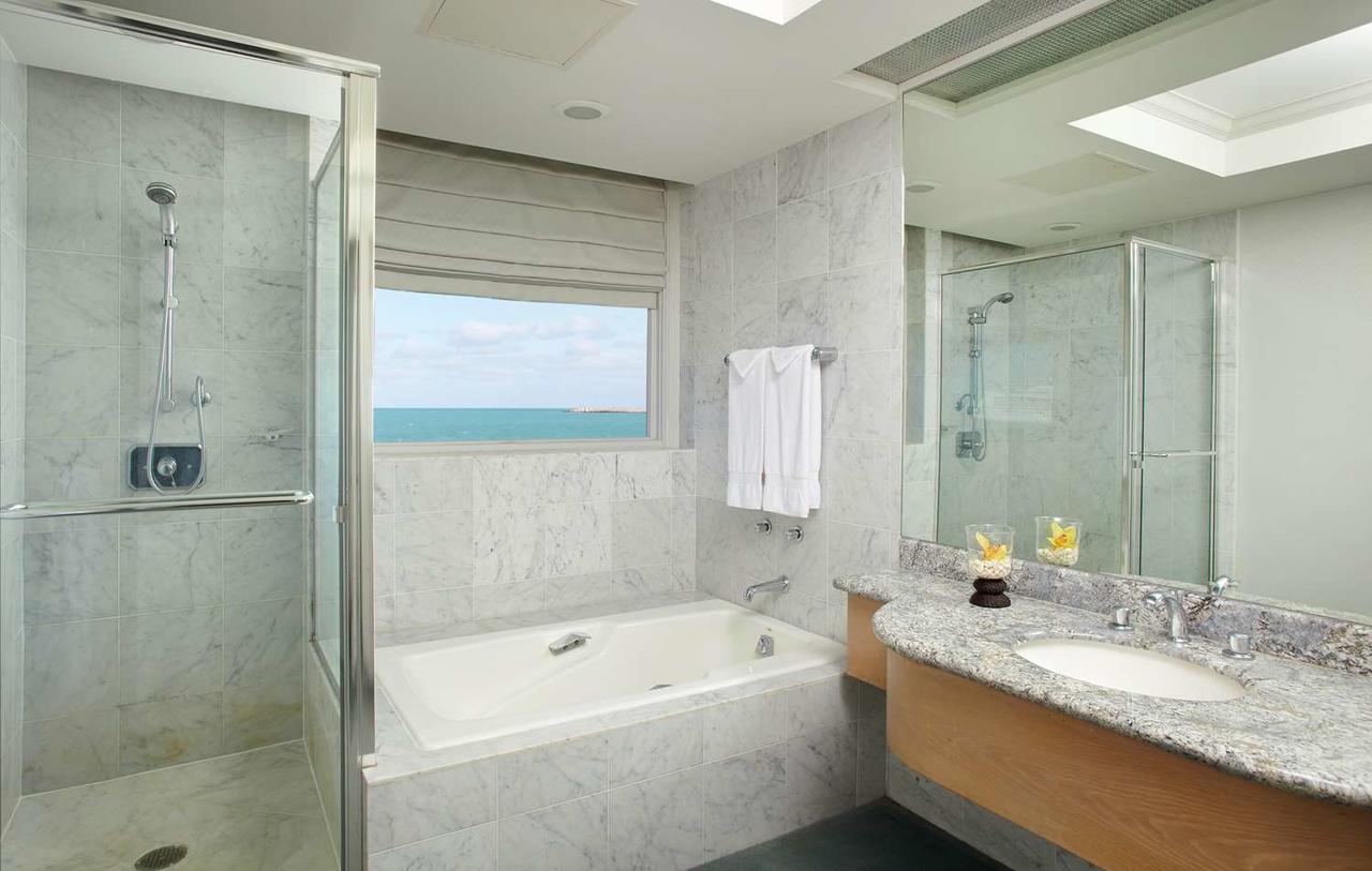 Maui Beach Hotel - thumb 17