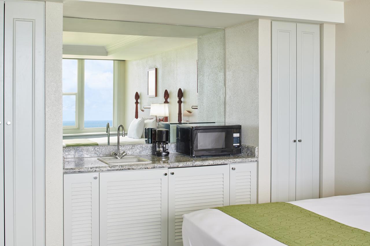 Maui Beach Hotel - thumb 15