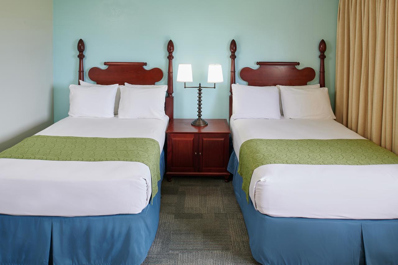 Maui Beach Hotel - thumb 20