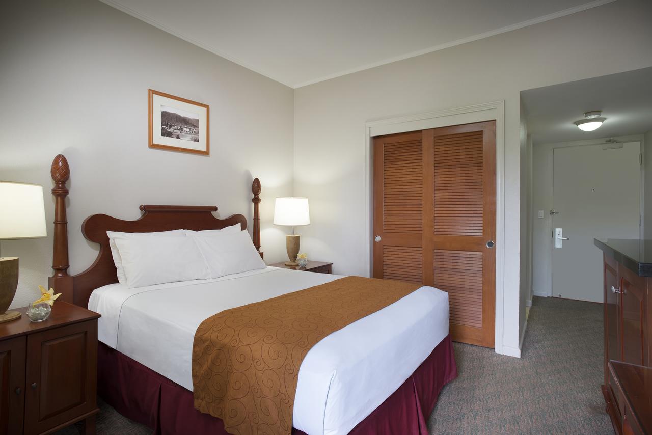 Maui Beach Hotel - thumb 24