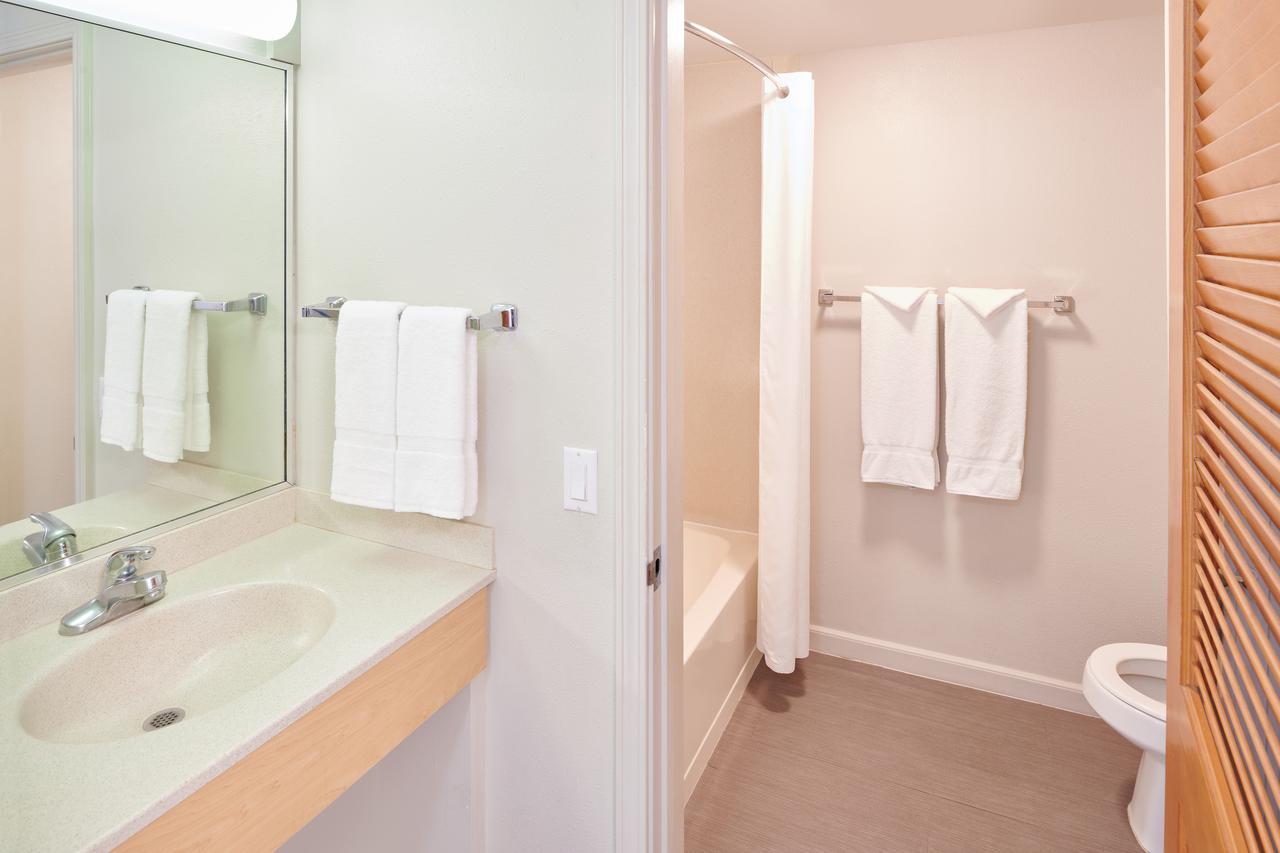 Maui Beach Hotel - thumb 1