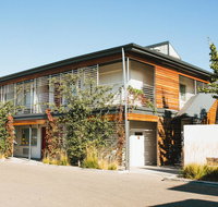 Modern Hotel and Apartments - Accommodation Los Angeles