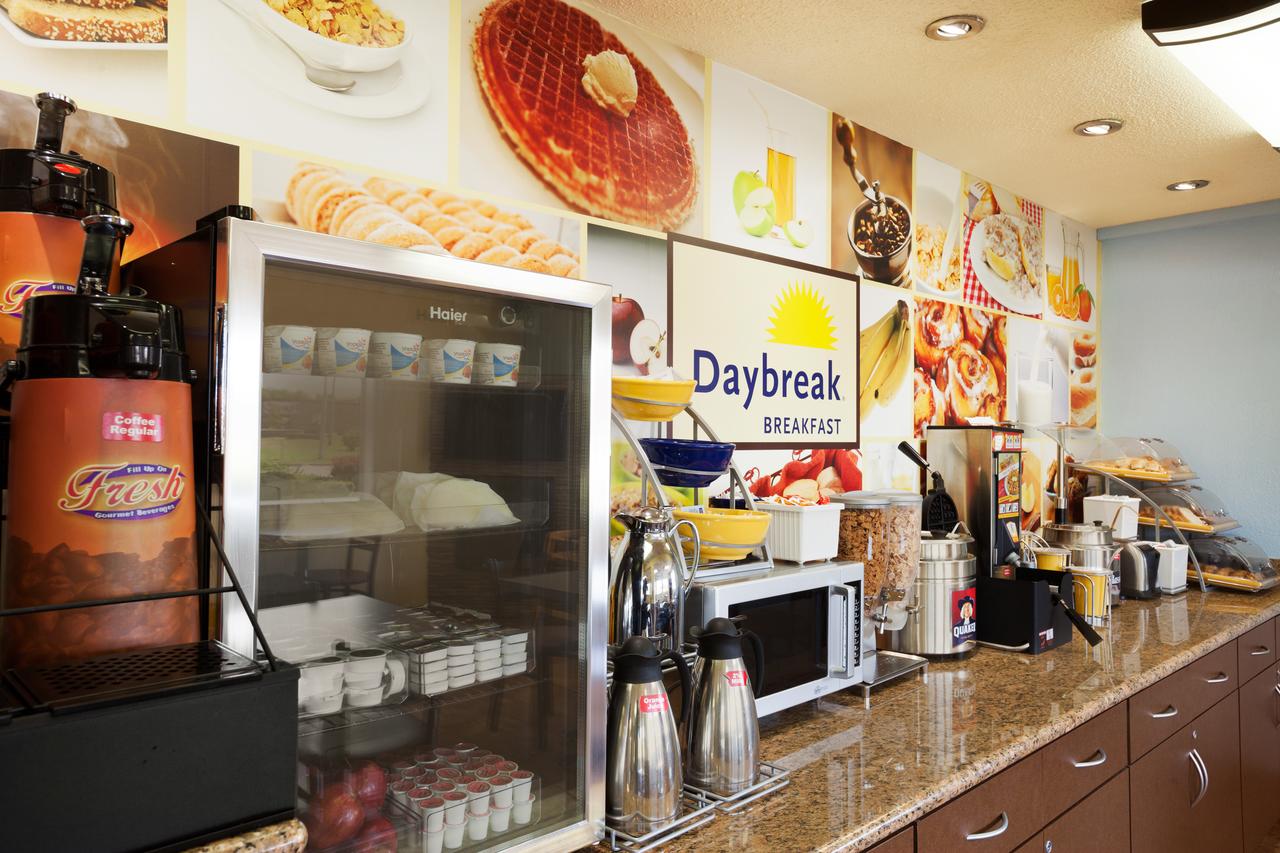 Days Inn By Wyndham Champaign/Urbana - thumb 4