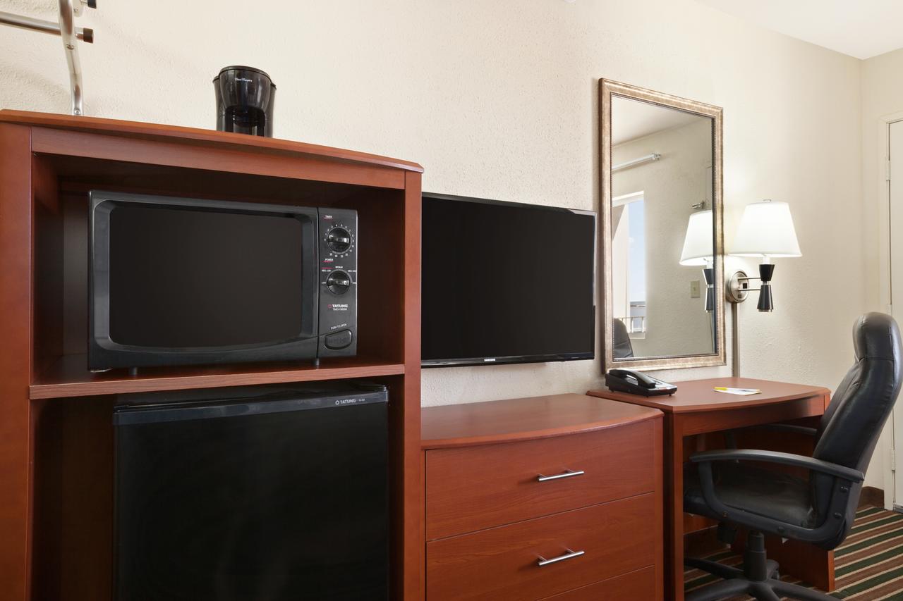 Days Inn By Wyndham Champaign/Urbana - thumb 13