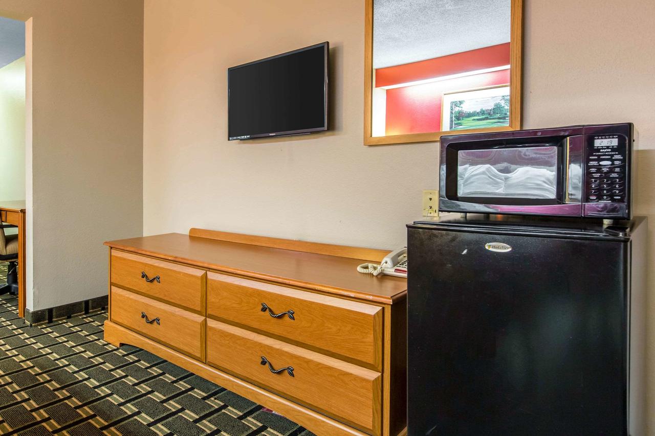 Econo Lodge Inn & Suites Peoria Illinois - thumb 2