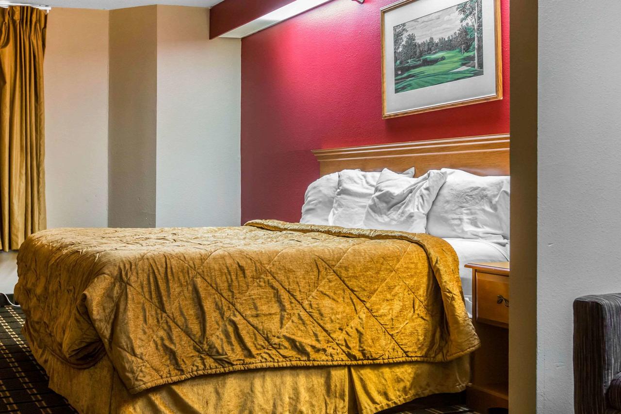 Econo Lodge Inn & Suites Peoria Illinois - thumb 16