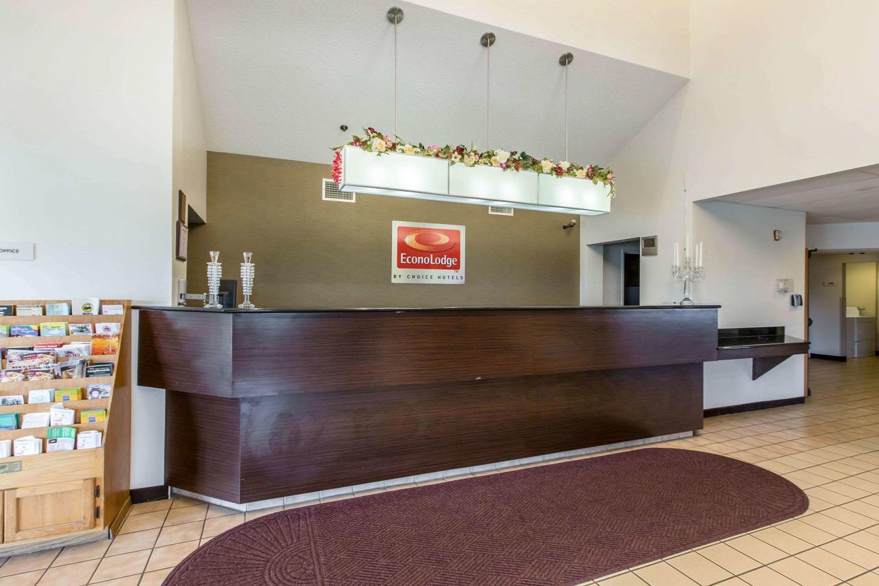Econo Lodge Inn & Suites Peoria Illinois - thumb 13