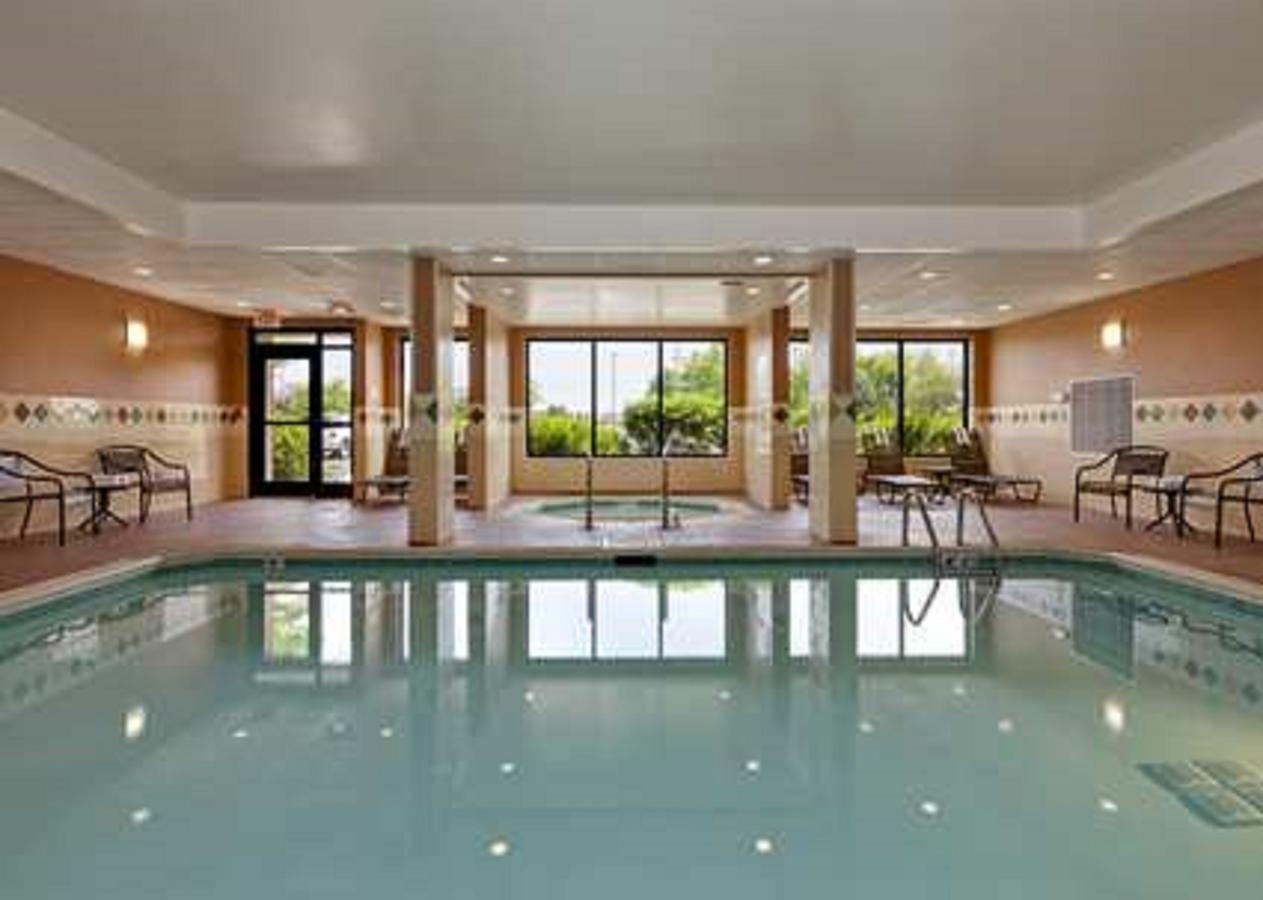 Hampton Inn McHenry - thumb 12