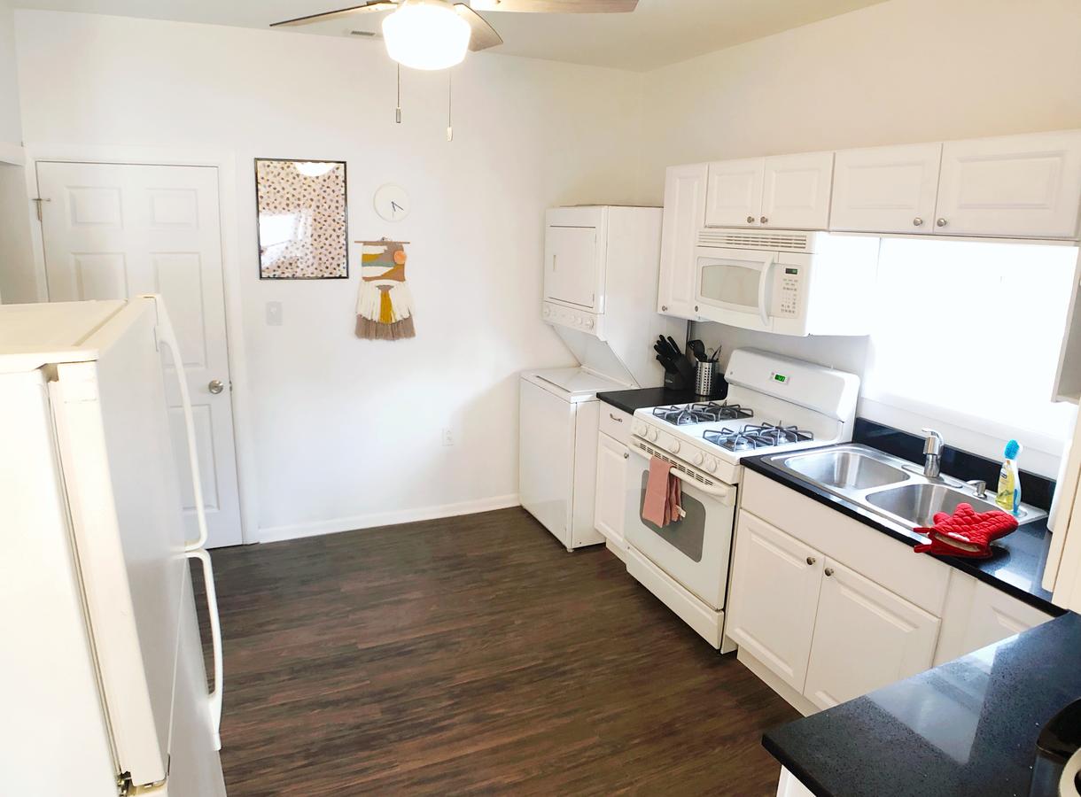 Freshly Renovated Lincoln Park Home Away From Home - thumb 7