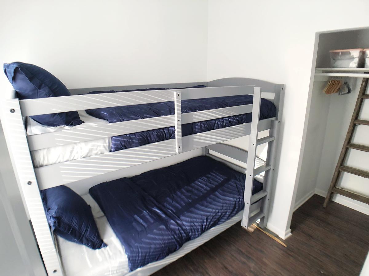 Freshly Renovated Lincoln Park Home Away From Home - thumb 5