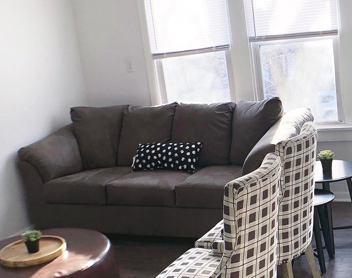 Freshly Renovated Lincoln Park Home Away From Home - thumb 8