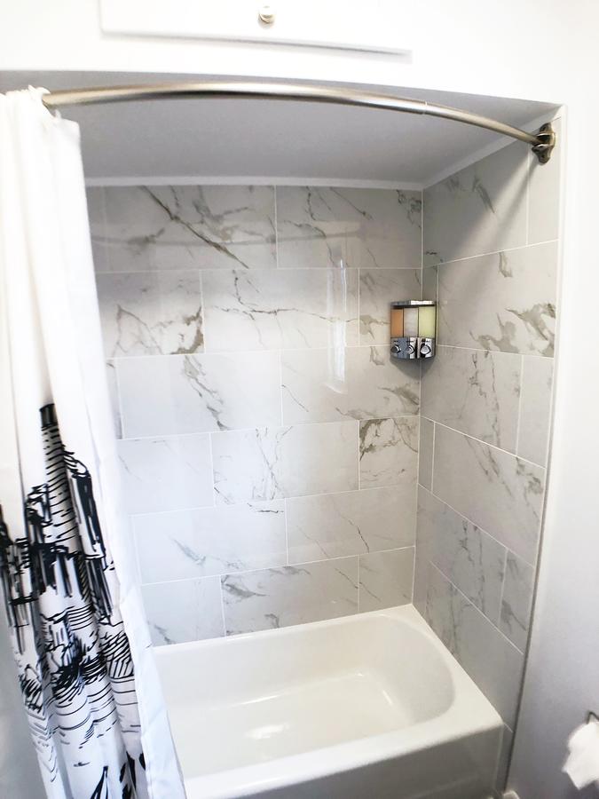 Freshly Renovated Lincoln Park Home Away From Home - thumb 4