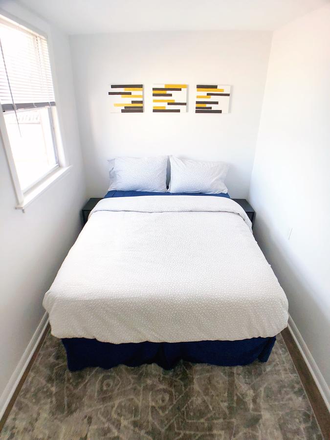 Freshly Renovated Lincoln Park Home Away From Home - thumb 6