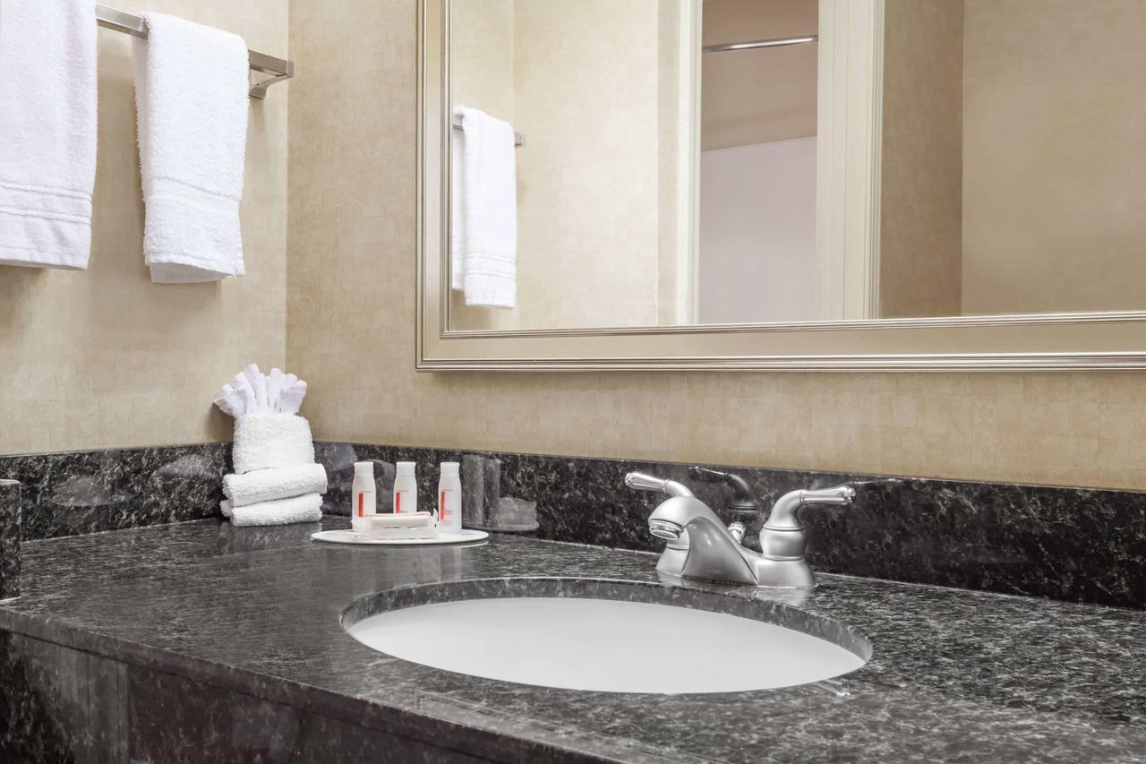 Howard Johnson By Wyndham Evansville East - thumb 30