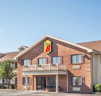 Super 8 by Wyndham Madison/Hanover Area - Accommodation Los Angeles