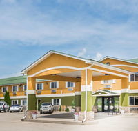 Super 8 by Wyndham Bedford - Accommodation Los Angeles