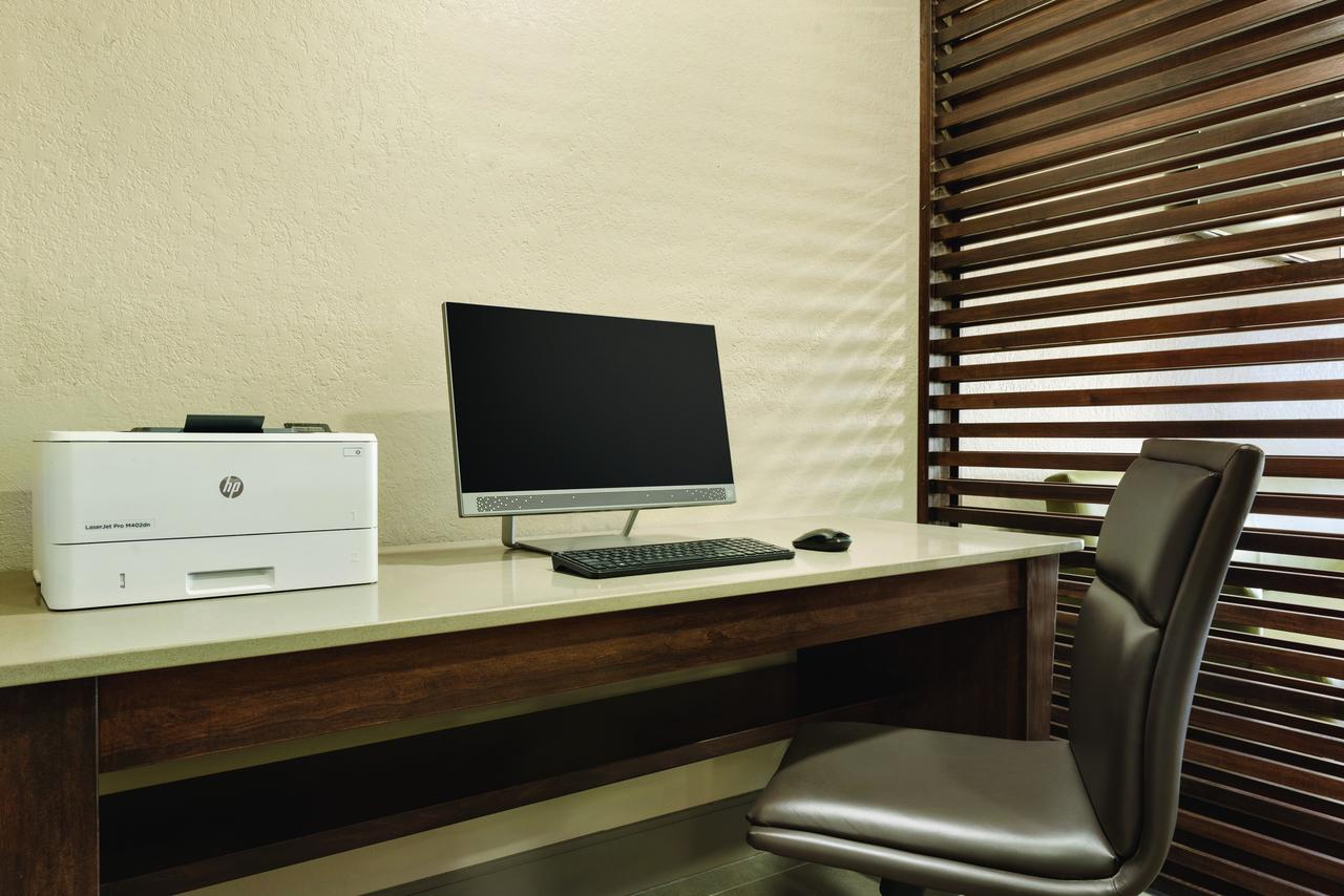 Country Inn & Suites By Radisson, Coralville, IA - thumb 15