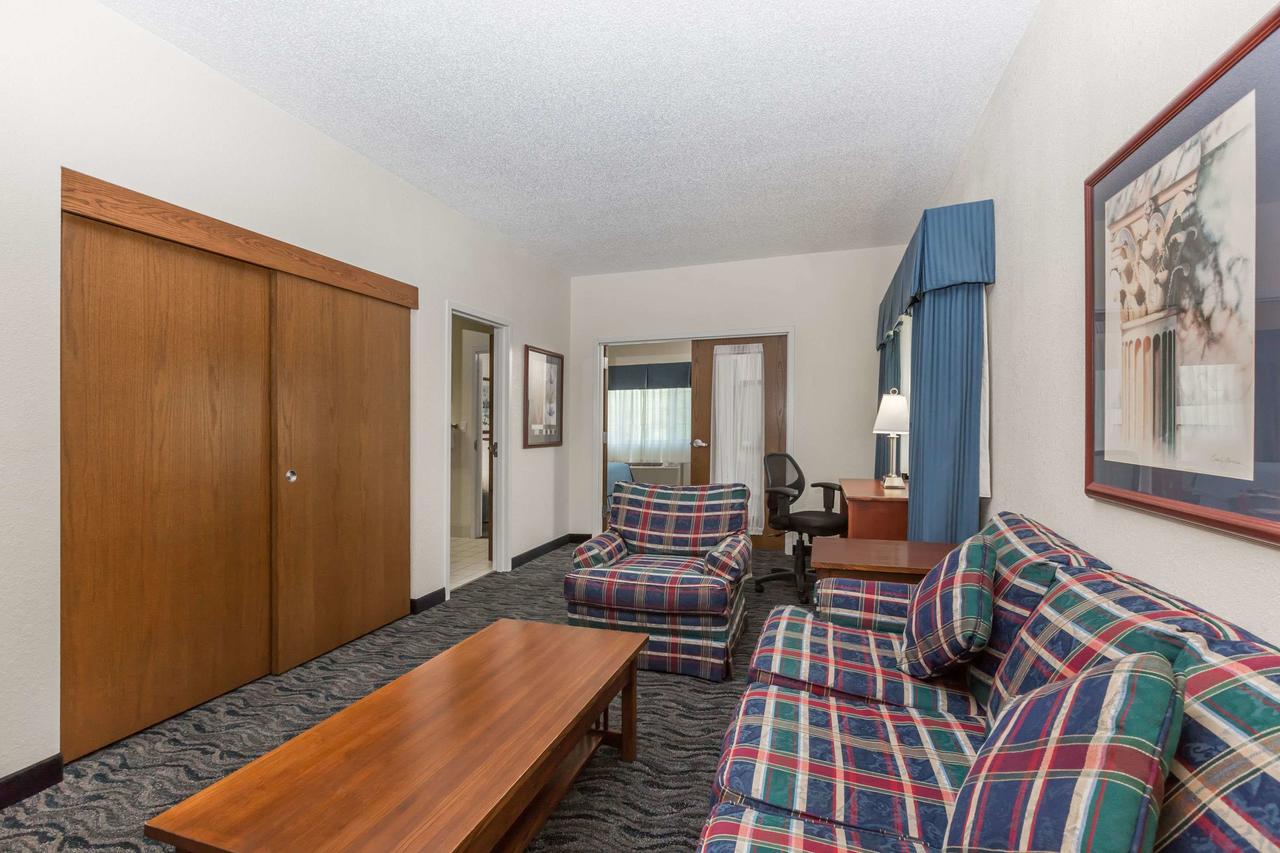 Baymont By Wyndham Des Moines Airport - thumb 33