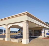 Days Inn by Wyndham Salina South - Accommodation Los Angeles