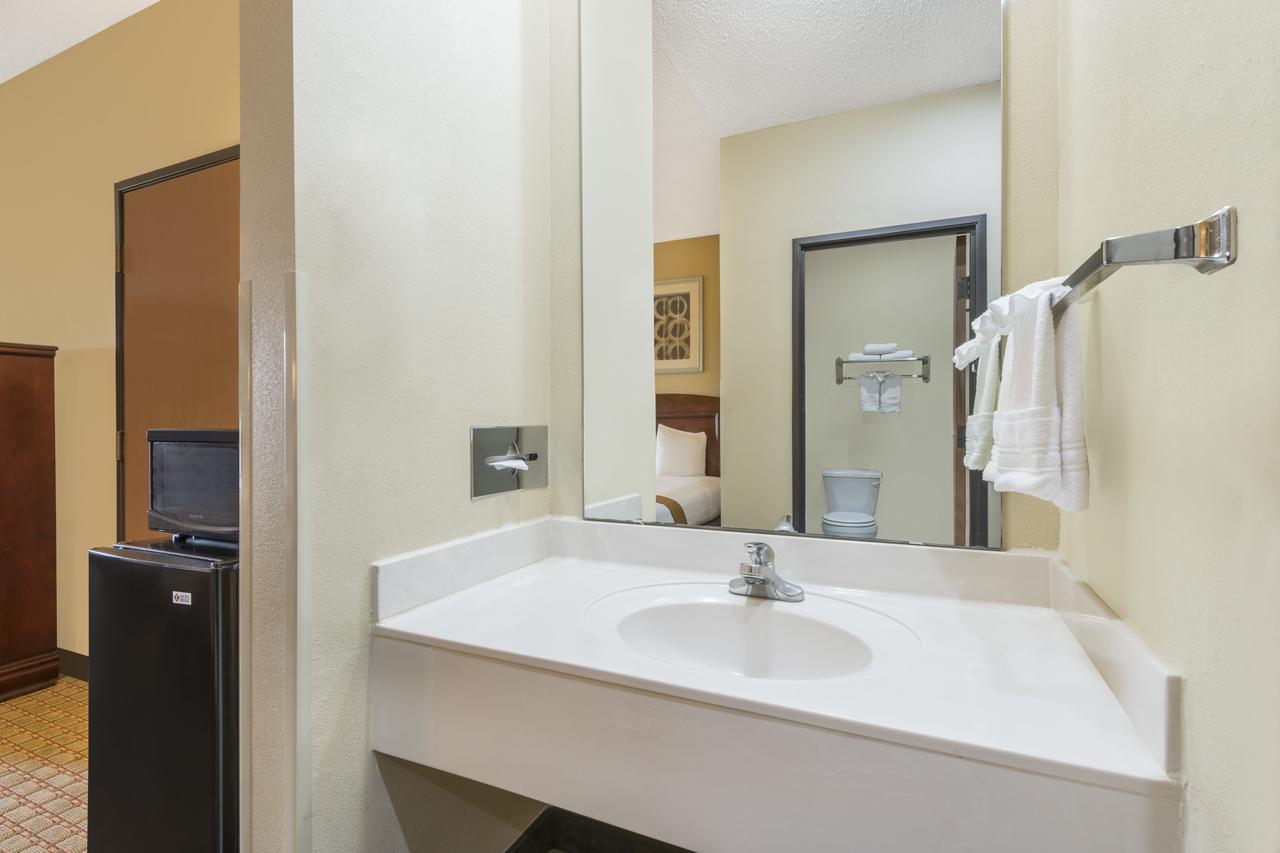 Days Inn By Wyndham McPherson - thumb 14