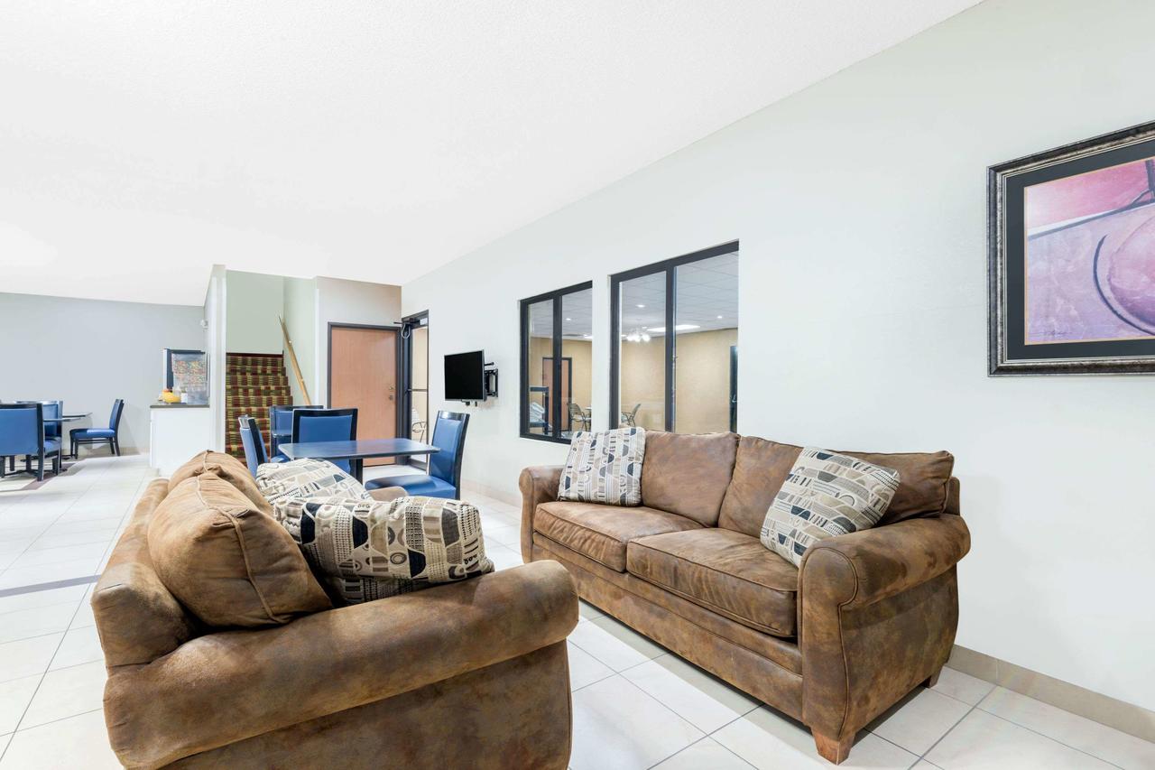 Days Inn By Wyndham McPherson - thumb 38