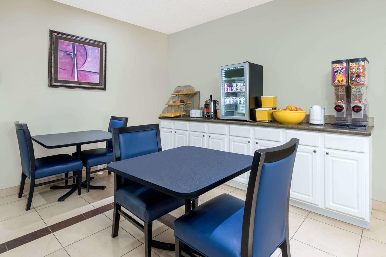 Days Inn By Wyndham McPherson - thumb 33