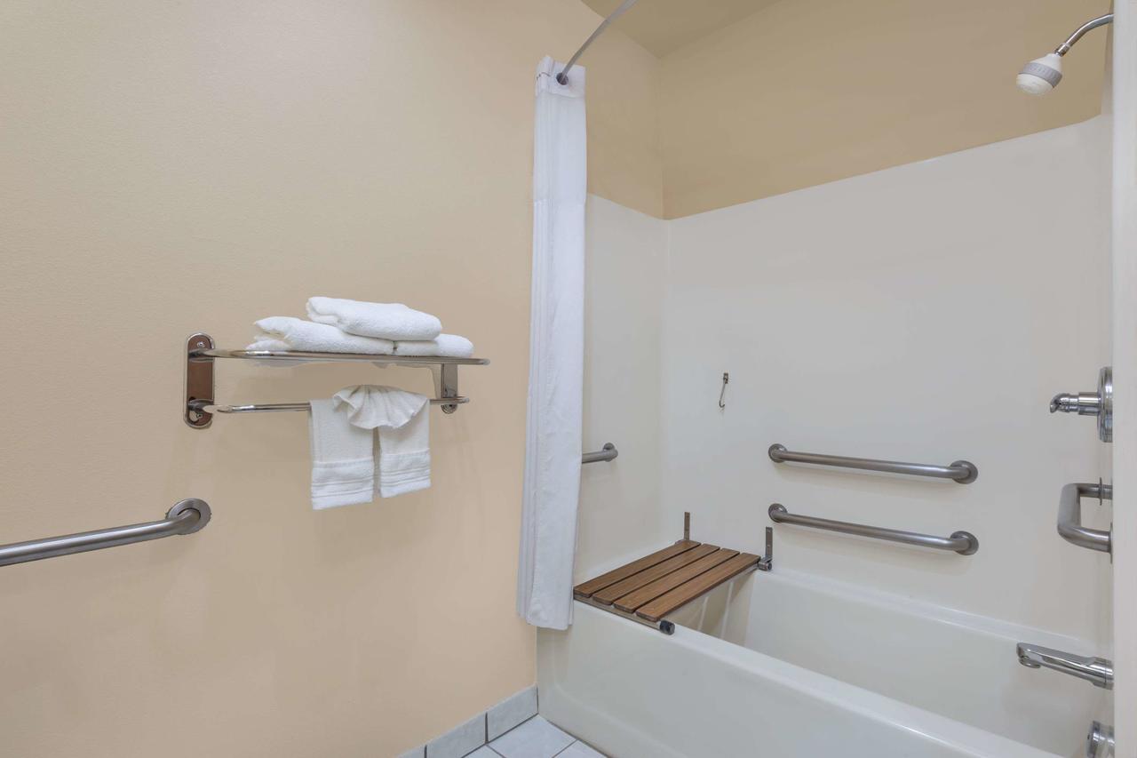 Days Inn By Wyndham McPherson - thumb 29