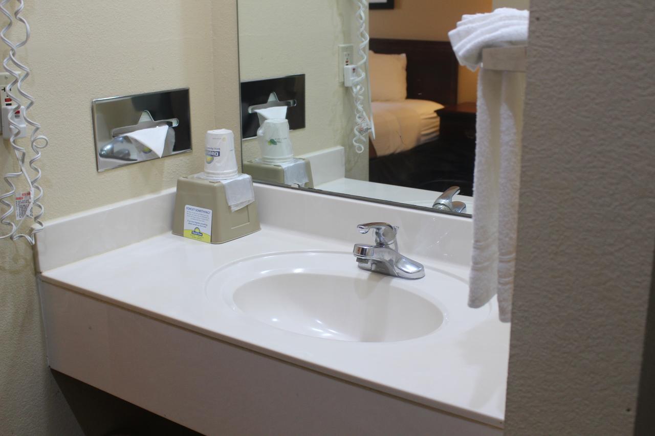 Days Inn By Wyndham McPherson - thumb 18