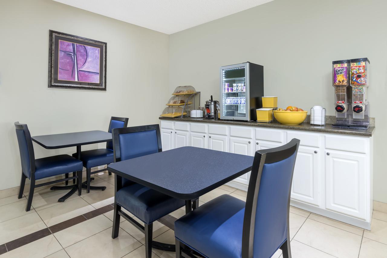 Days Inn By Wyndham McPherson - thumb 6