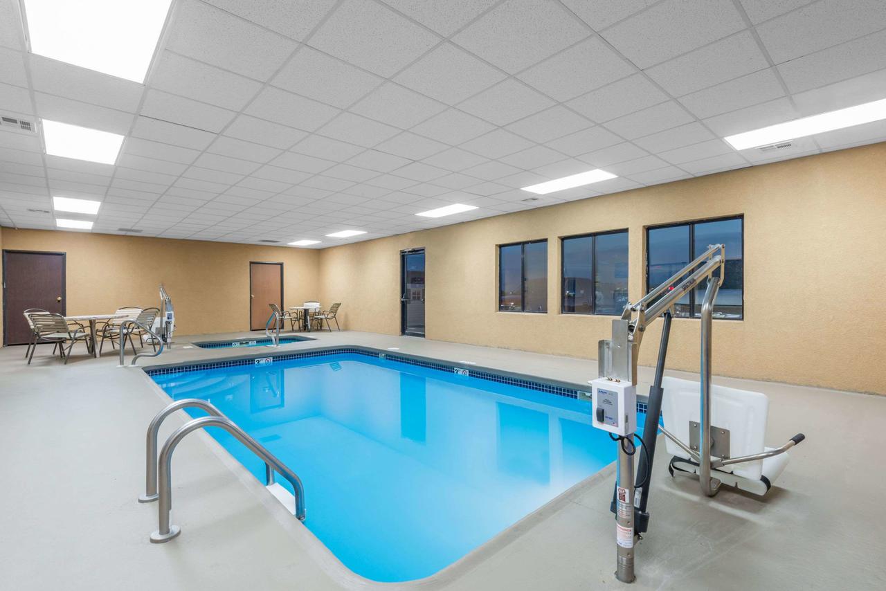 Days Inn By Wyndham McPherson - thumb 41