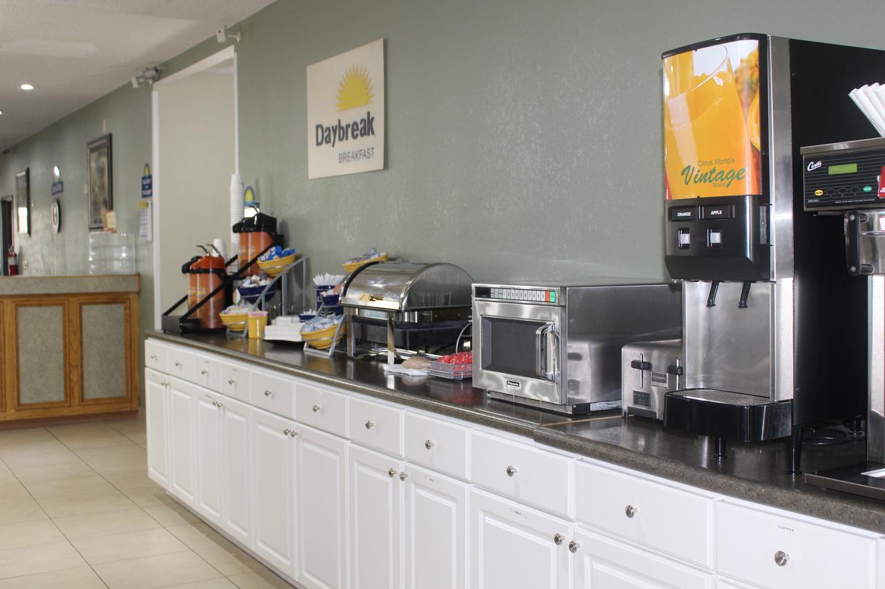 Days Inn By Wyndham McPherson - thumb 21