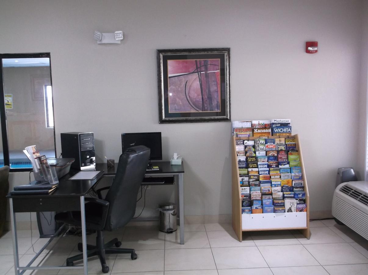 Days Inn By Wyndham McPherson - thumb 20