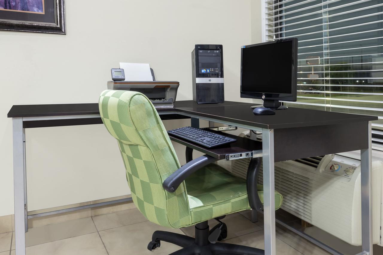 Days Inn By Wyndham McPherson - thumb 11