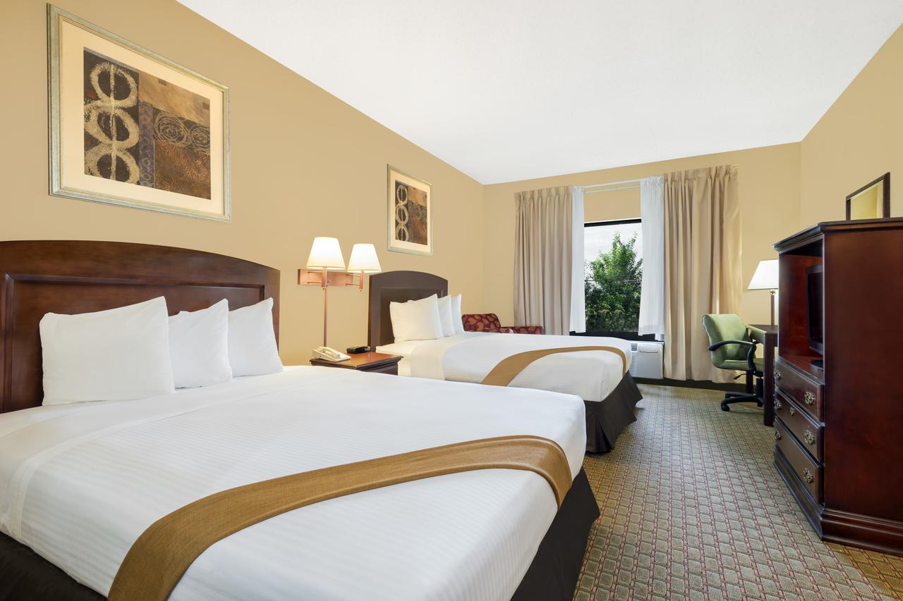 Days Inn By Wyndham McPherson - thumb 3