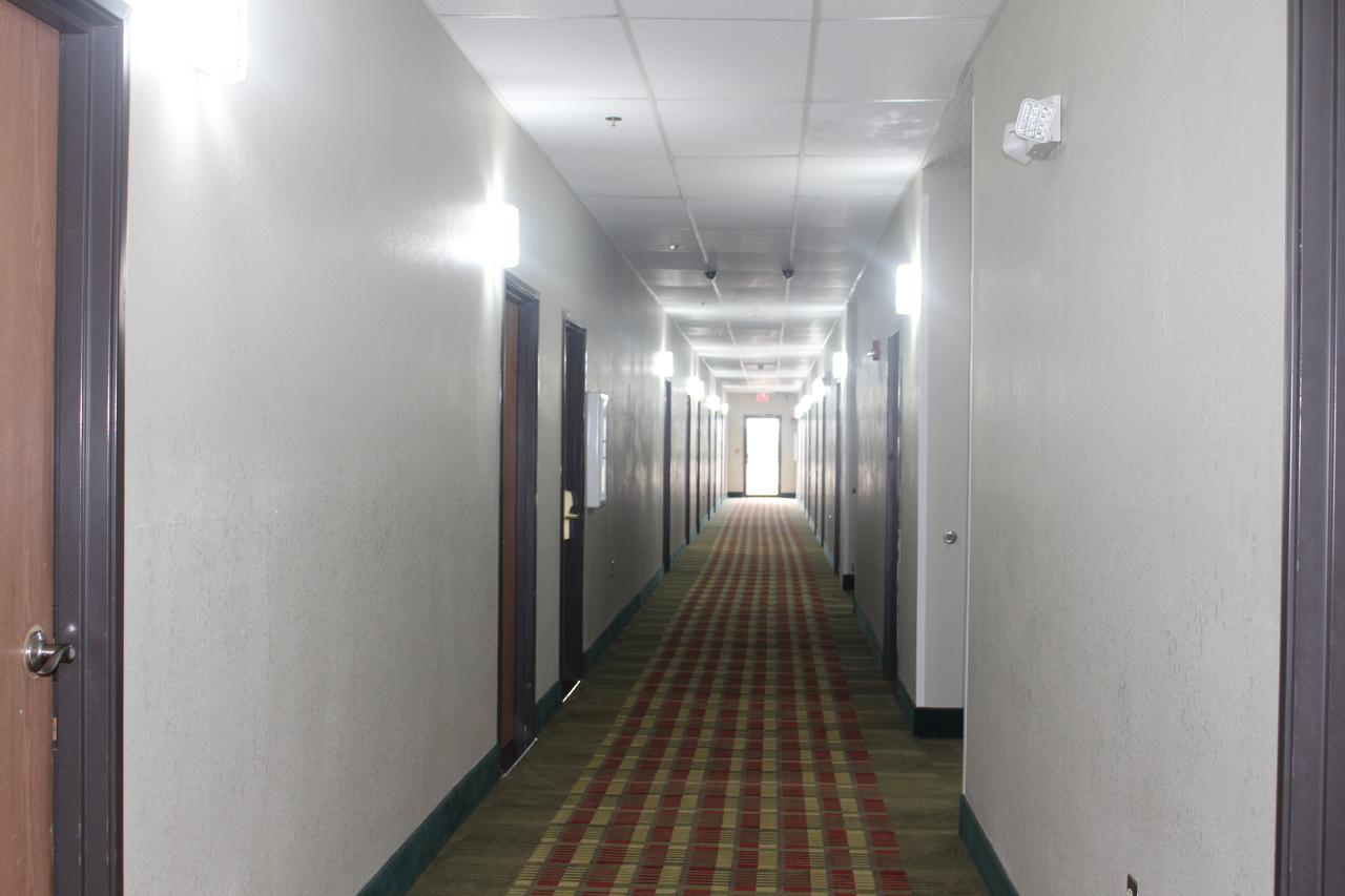 Days Inn By Wyndham McPherson - thumb 23