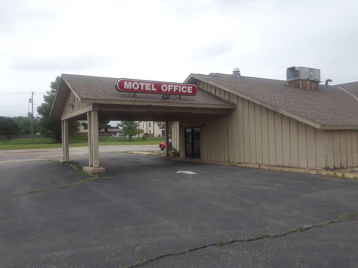 Steakhouse Motel - thumb 1