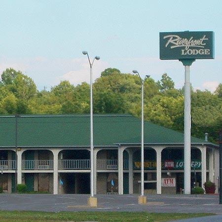 Riverfront Lodge - thumb 0