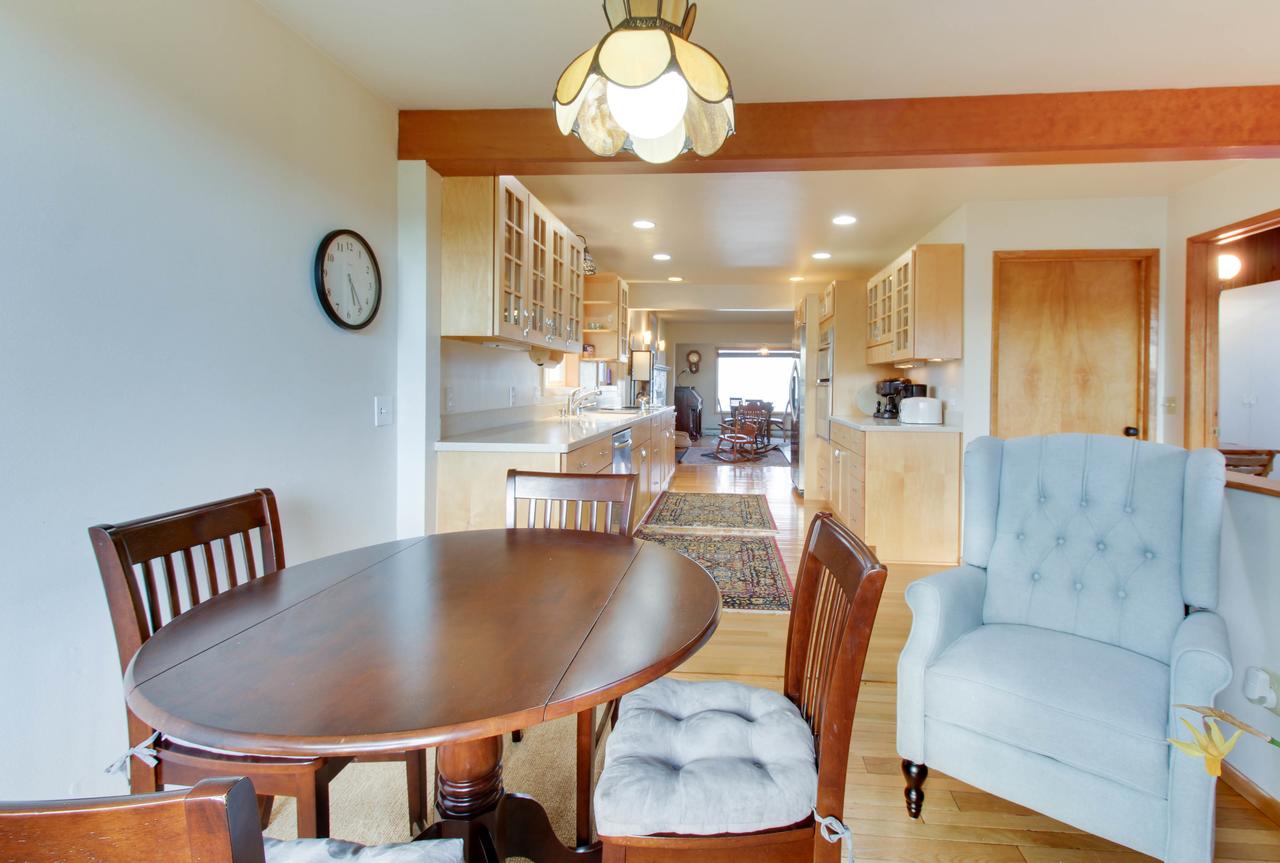 Lopez Island Agate Beach Waterfront Home - thumb 6