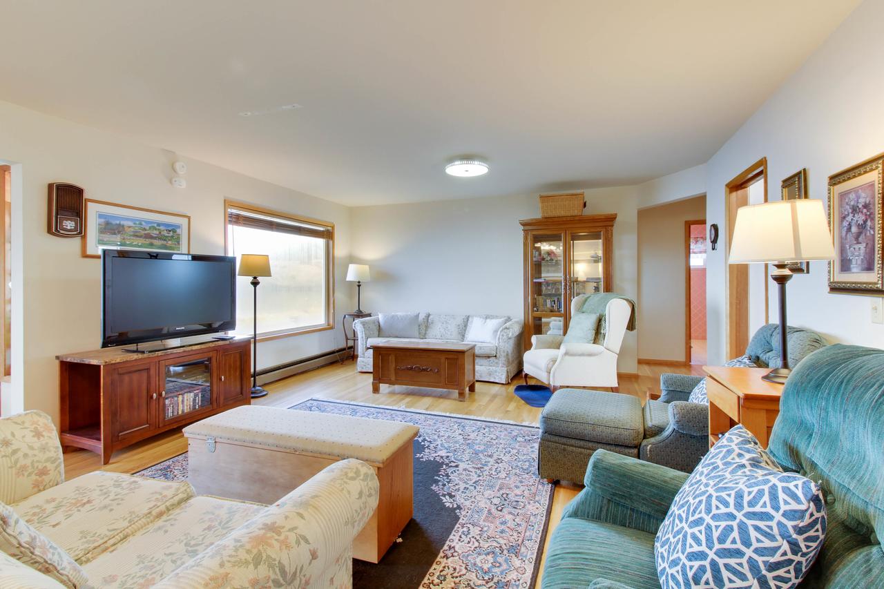 Lopez Island Agate Beach Waterfront Home - thumb 13