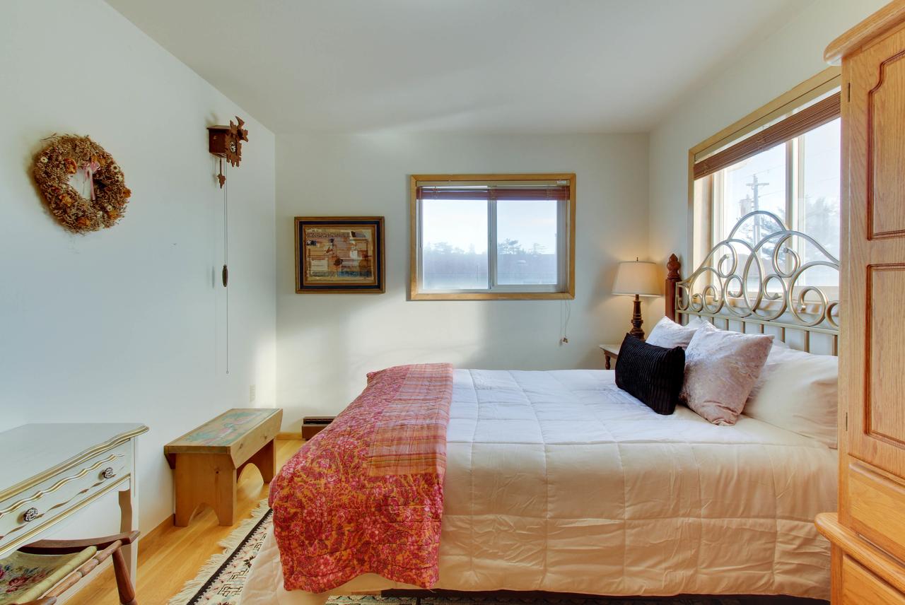 Lopez Island Agate Beach Waterfront Home - thumb 31