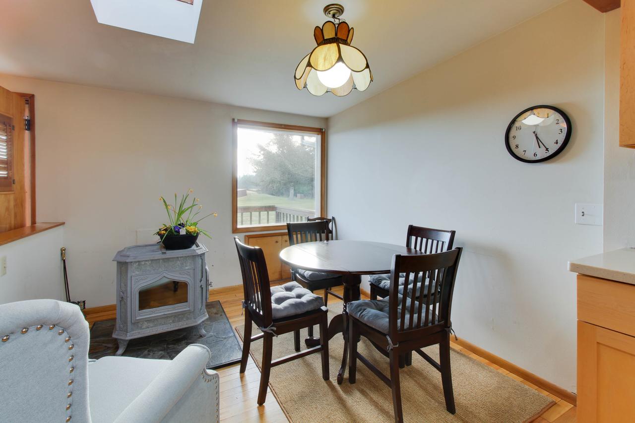 Lopez Island Agate Beach Waterfront Home - thumb 7