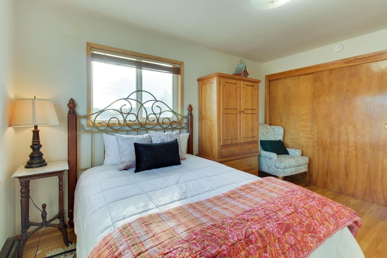 Lopez Island Agate Beach Waterfront Home - thumb 29