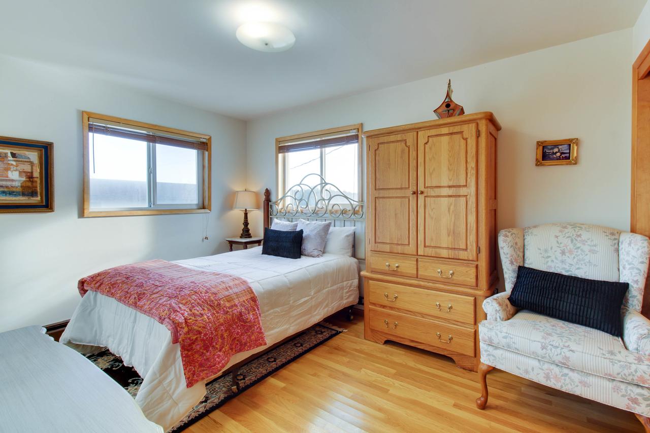 Lopez Island Agate Beach Waterfront Home - thumb 28