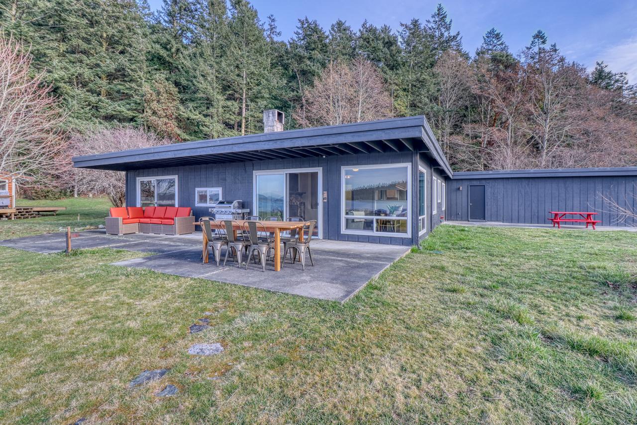 Lopez Island Mud Bay Waterfront Home - thumb 5