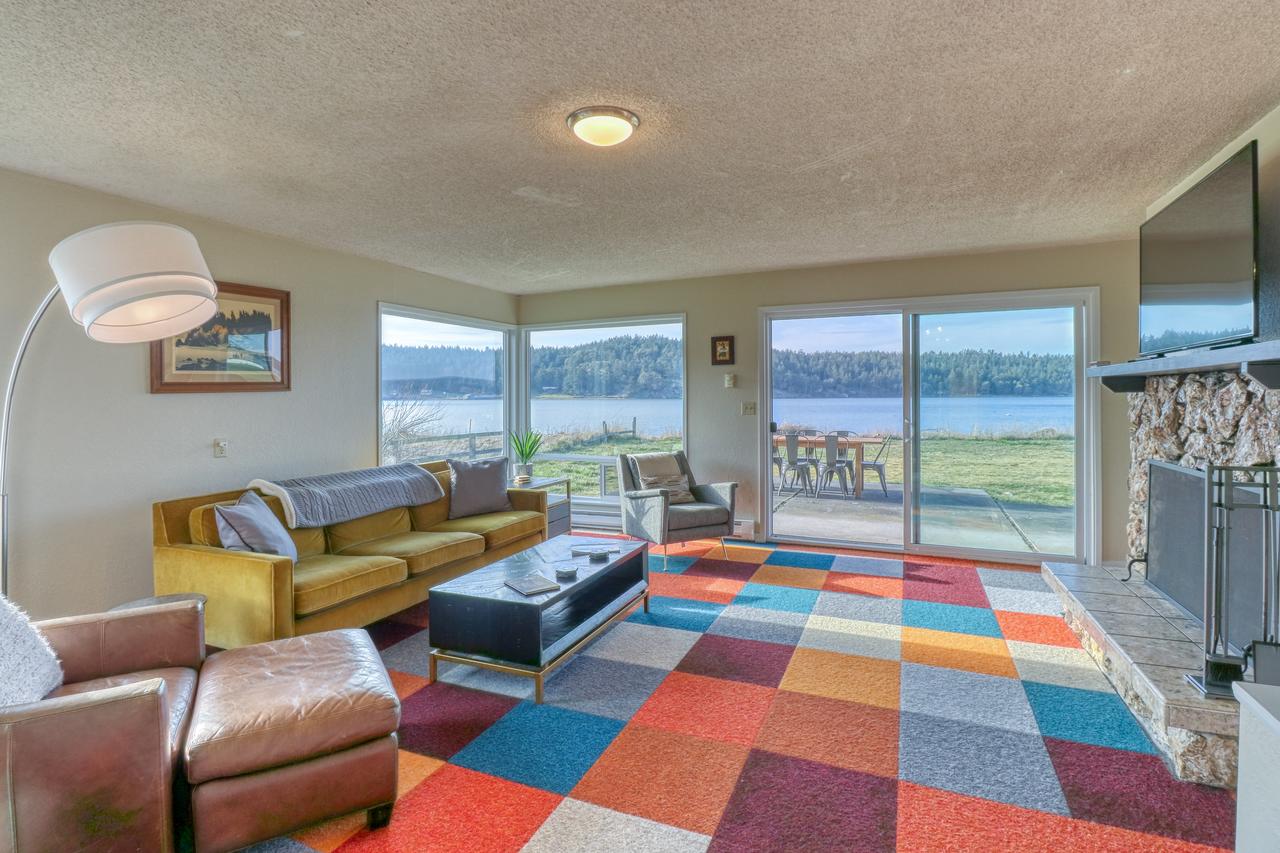 Lopez Island Mud Bay Waterfront Home - thumb 0