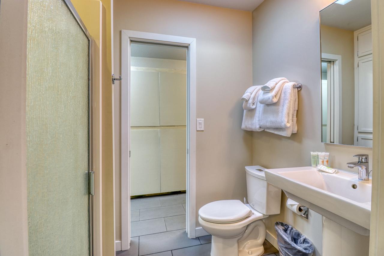 Lopez Island Mud Bay Waterfront Home - thumb 29