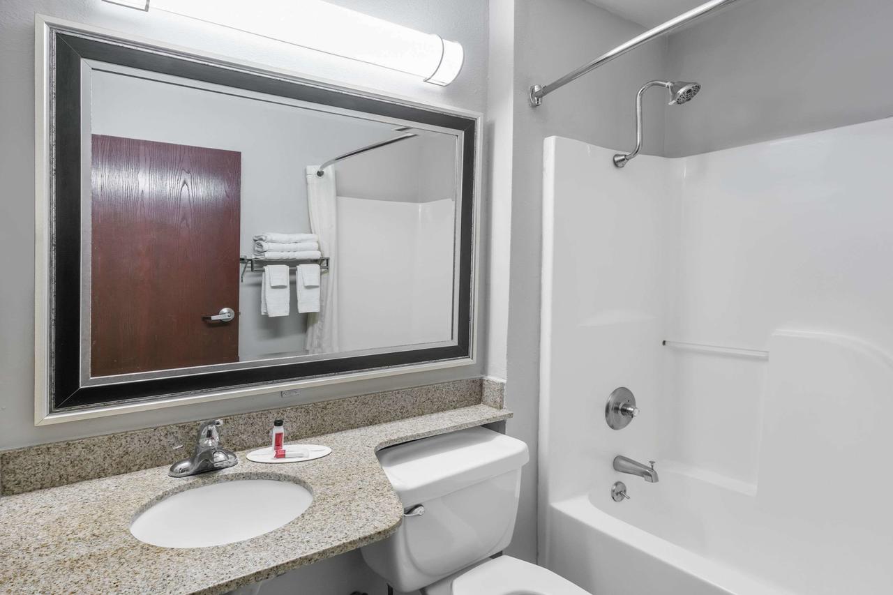 Microtel Inn And Suites Lafayette - thumb 40